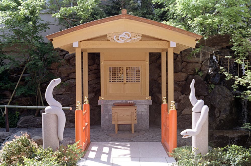 Hebikubo Shrine: the shrine of the white snake