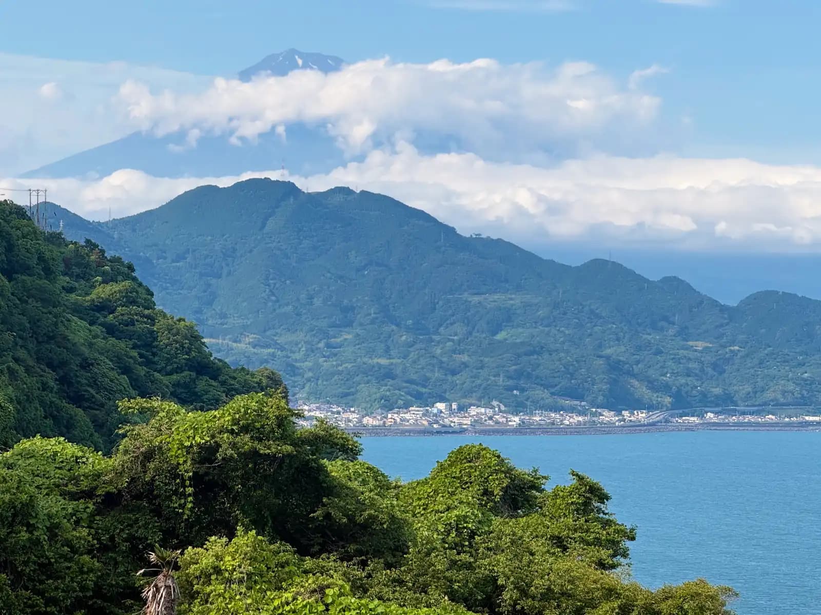 Cloud across the middle of Fuji. You can see the summit and the lower slopes, but not much in between.