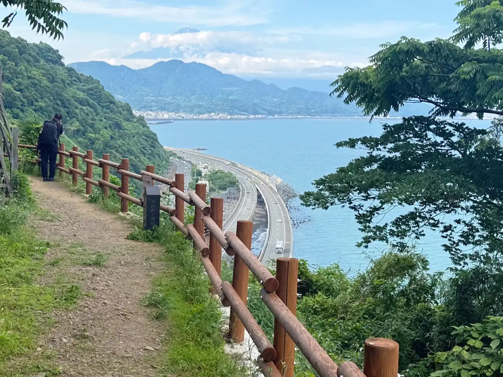 Someone at the railing taking the view. Hiroshige drew the same one from this ridge for his print Satta Peak at Yui.