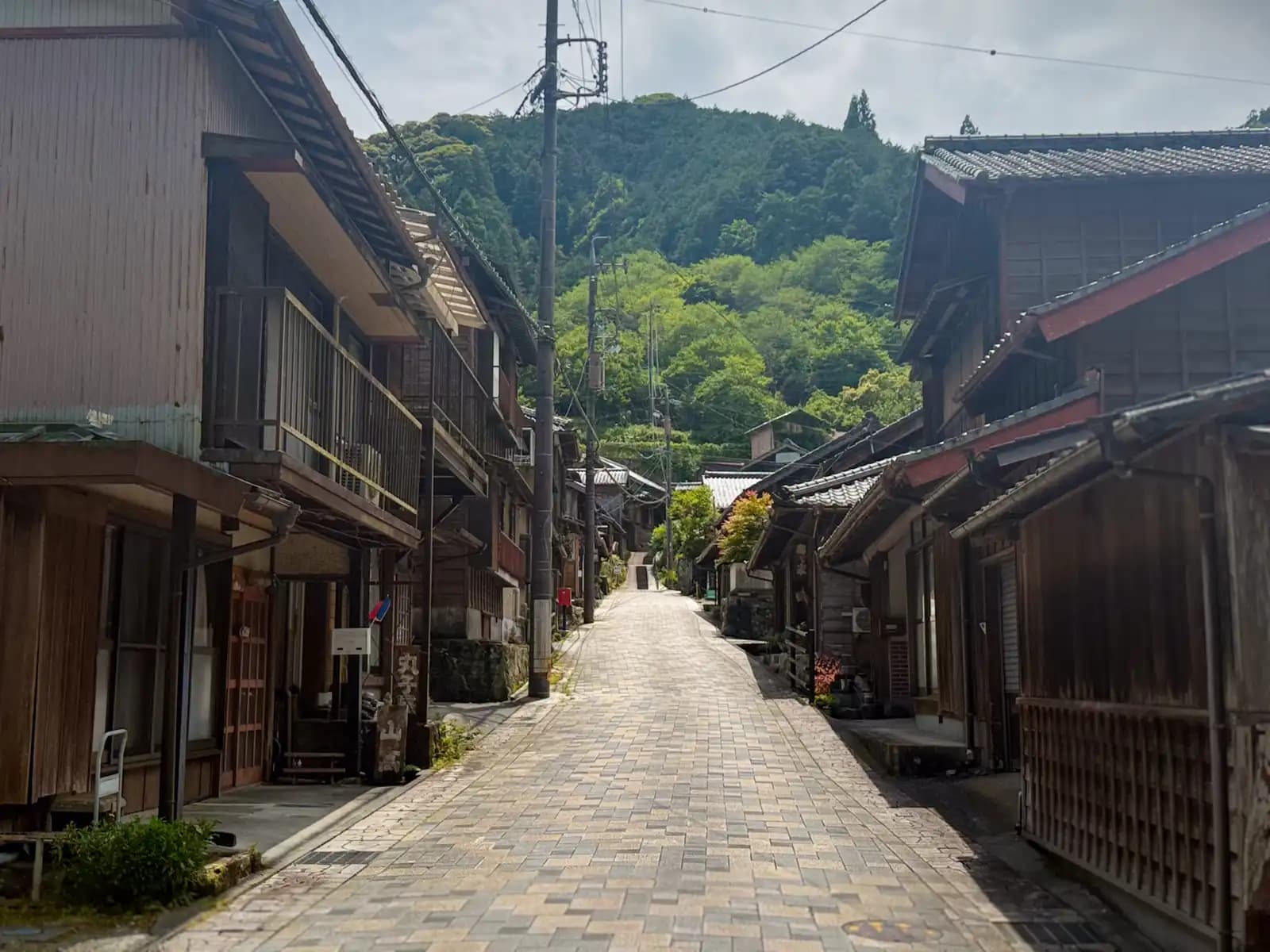The main street through Utsunoya, an old post town on the Tokaido.